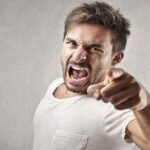آموزش عملی مراحل ارادی برخورد در جهت مدیریت خشم